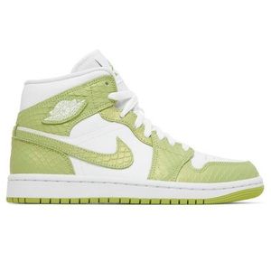 Brand New Nike Air Jordan 1. Green and white python embossed print. 6.5 Women’s